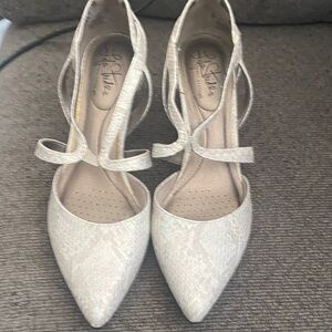 Life Stride Cream Textured Heels
